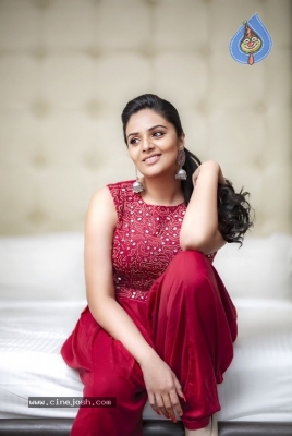 Sreemukhi Photos - 3 of 4