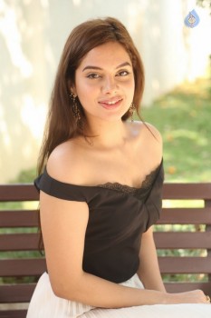 Tanya Hope Photos - 31 of 59