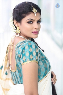 Tejashree Latest Photos - 7 of 8