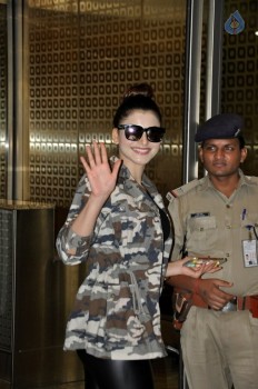 Urvashi Rautela at Mumbai Airport - 17 of 31