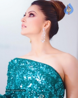 Urvashi Rautela Photos - 11 of 37