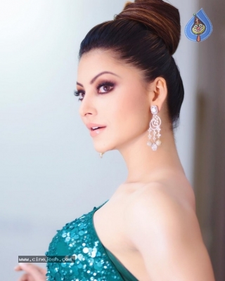 Urvashi Rautela Photos - 17 of 37