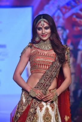 Urvashi Rautela Showstopper  Photos - 4 of 19