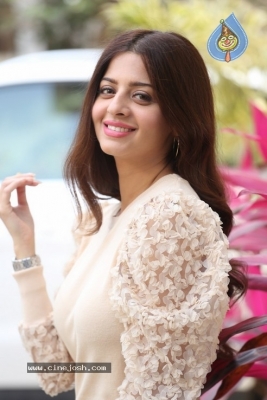 Vedhika Interview Photos - 10 of 21