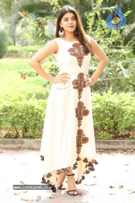 Yamini Bhaskar Latest Photos - 10 of 21