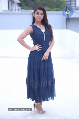 Yamini Bhaskar Photos - 17 of 42