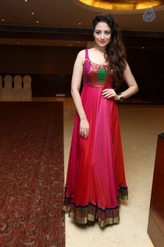 Zoya Afroz Photos - 1 of 32