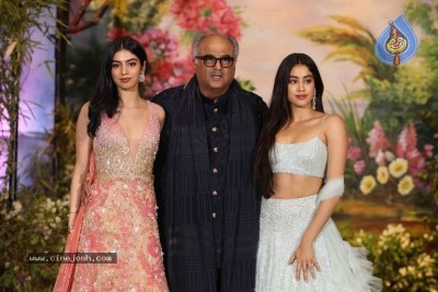 Sonam Kapoor And Anand Ahuja Wedding Reception Photos Set 2