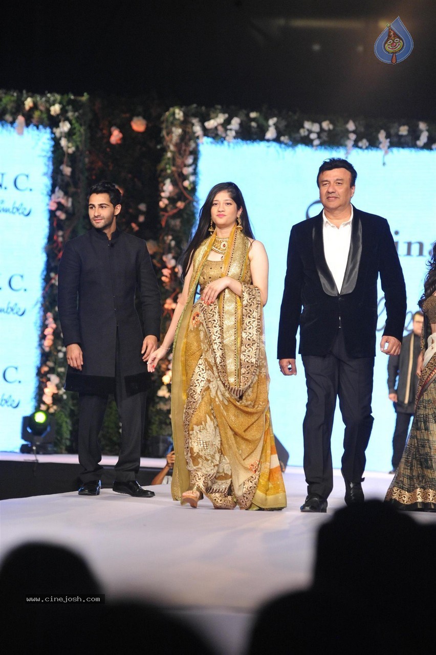 10th Annual Caring with Style Fashion Show - 27 / 141 photos