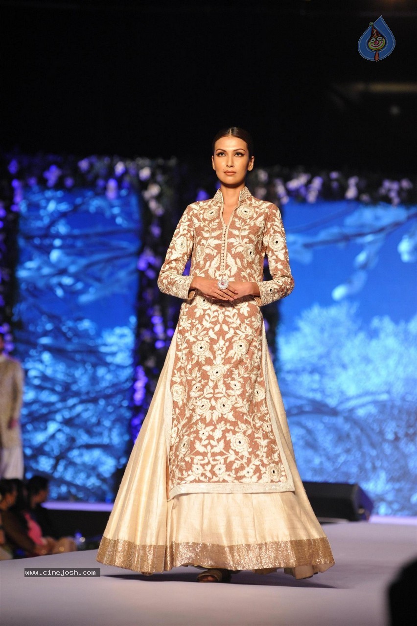 10th Annual Caring with Style Fashion Show - 30 / 141 photos