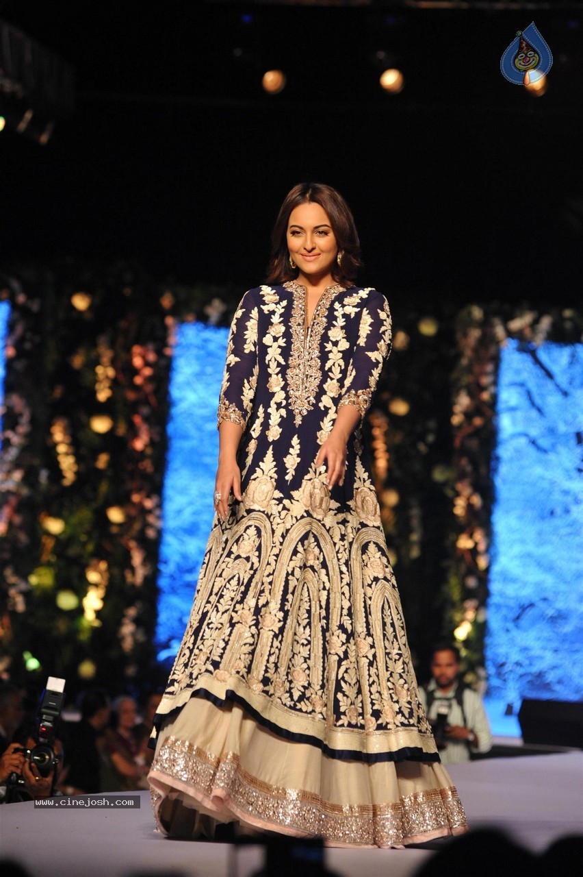 10th Annual Caring with Style Fashion Show - 74 / 141 photos