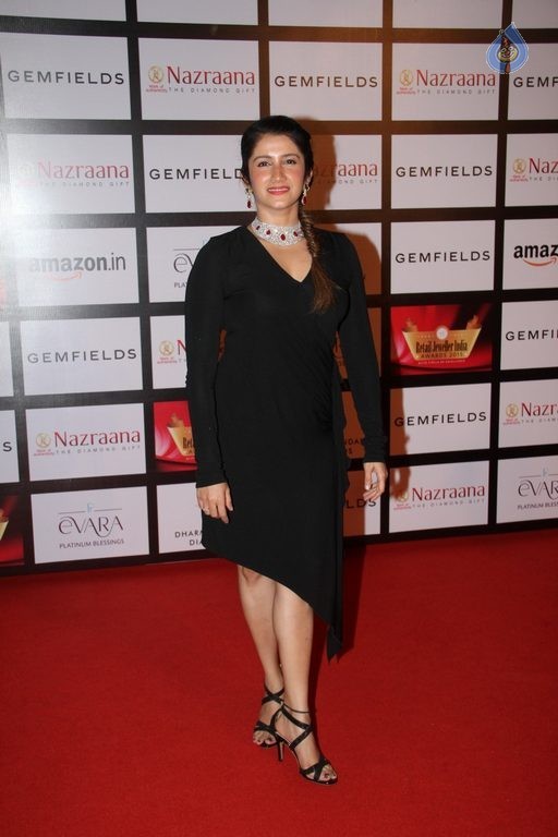 11th Gemfields and Nazrana Retail Jeweller India Awards 2015 - 23 / 59 photos