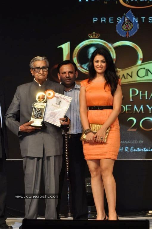 143rd Dadasaheb Phalke Academy Awards 2012 - 27 / 51 photos