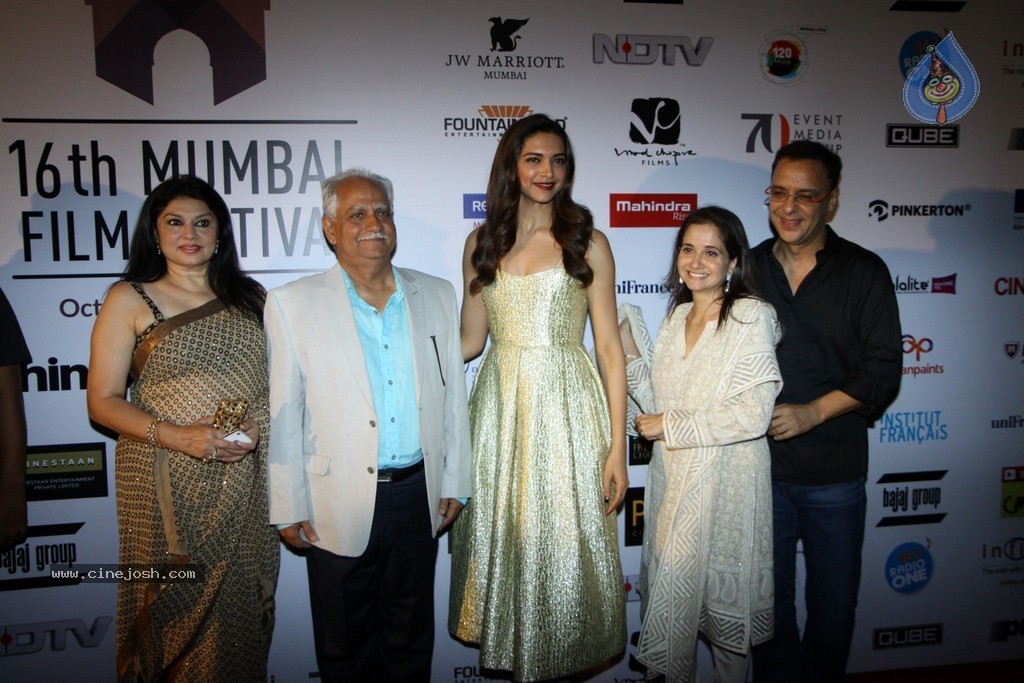 16th Mumbai Film Festival Opening Ceremony - 136 / 168 photos