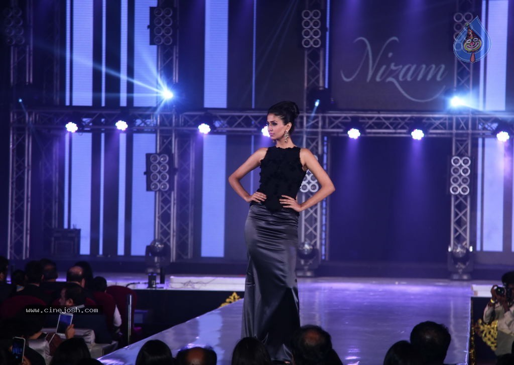 1st India Bullion Jewellery Awards 2013 n Fashion Show - 39 / 78 photos