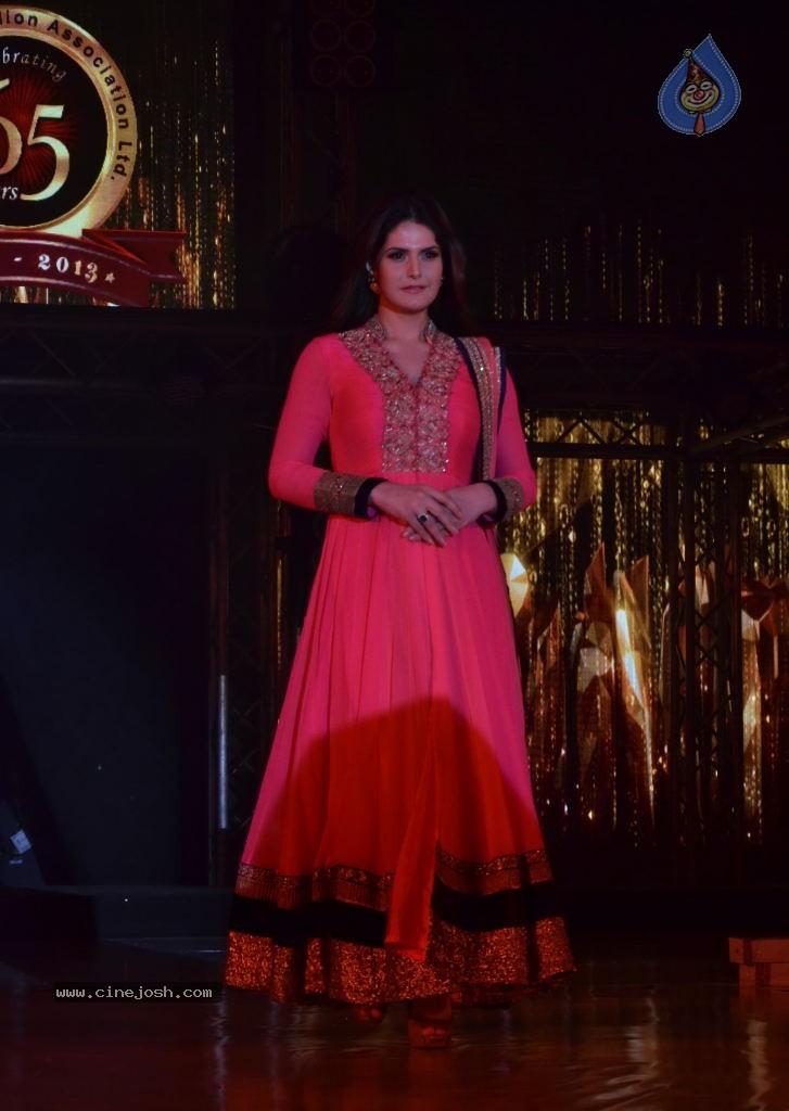 1st India Bullion Jewellery Awards 2013 n Fashion Show - 45 / 78 photos
