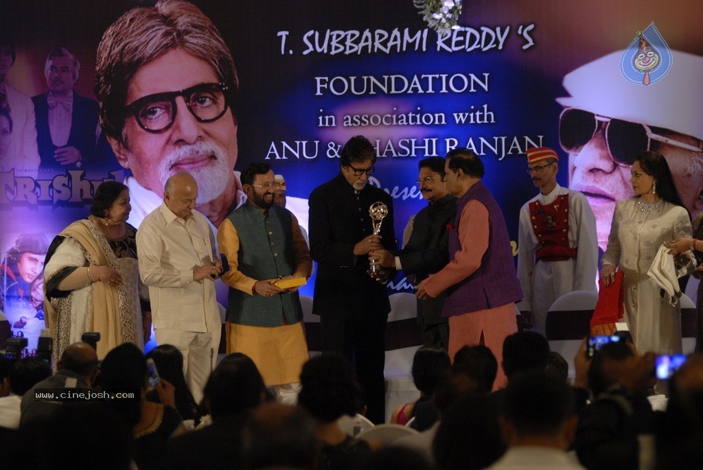 2nd Yash Chopra Memorial Award Presentation  - 65 / 92 photos