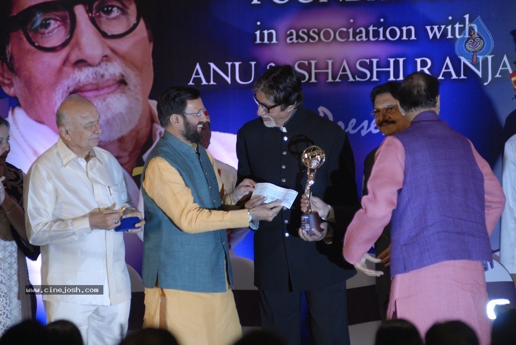 2nd Yash Chopra Memorial Award Presentation  - 69 / 92 photos