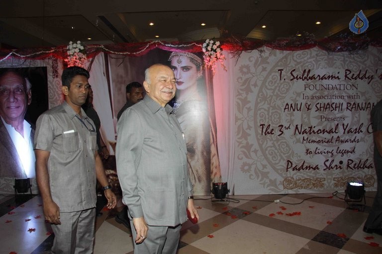 3rd National Yash Chopra Memorial Award Presentation - 6 / 84 photos