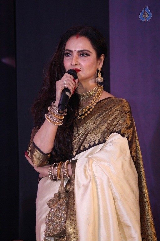 4th National Yash Chopra Awards - 42 / 62 photos