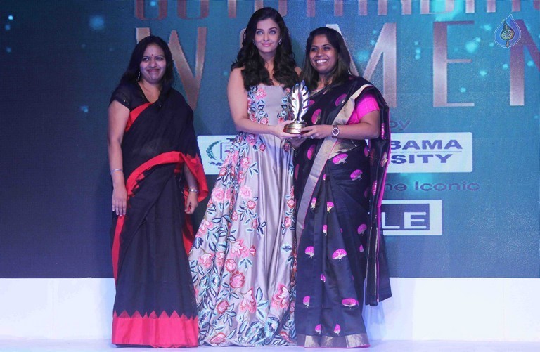 Aish at 7th Outlook Business Outstanding Women Awards - 24 / 40 photos