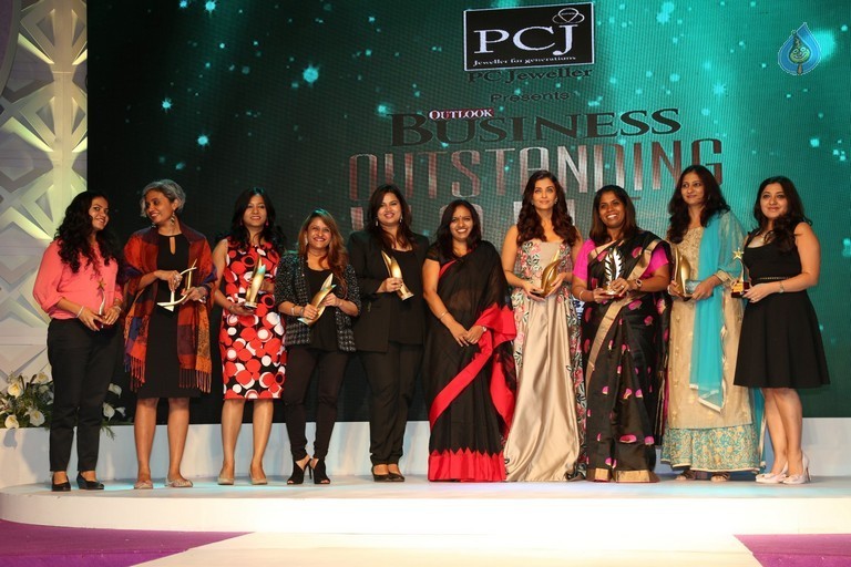Aish at 7th Outlook Business Outstanding Women Awards - 28 / 40 photos