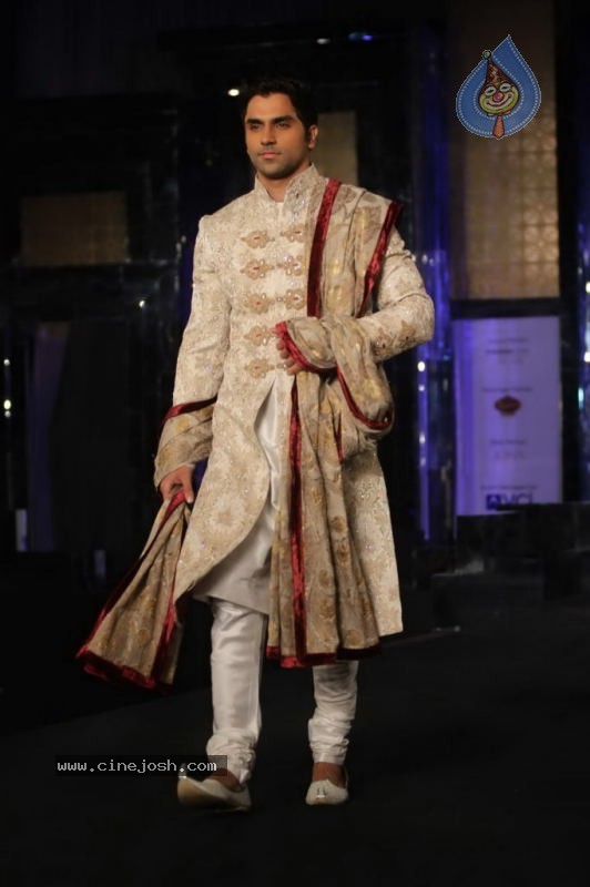Aamby Valley India Bridal Week Day 1 All Shows  - 28 / 90 photos