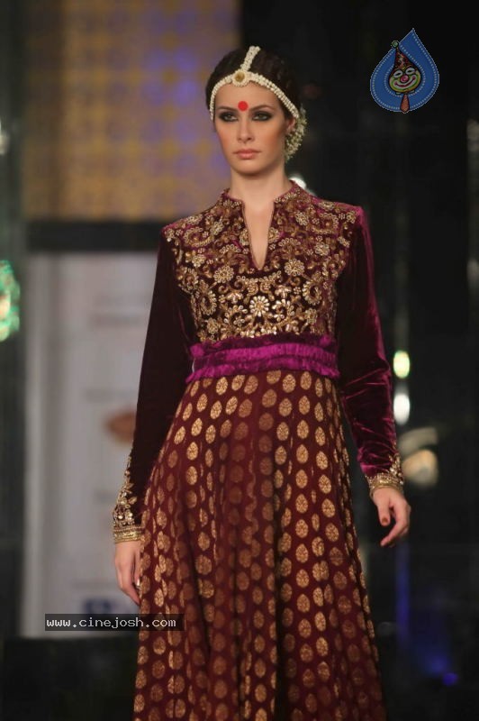 Aamby Valley India Bridal Week Day 1 All Shows  - 67 / 90 photos