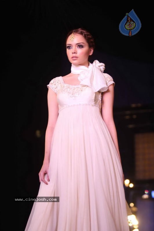 Aamby Valley India Bridal Week Day 1 All Shows  - 77 / 90 photos
