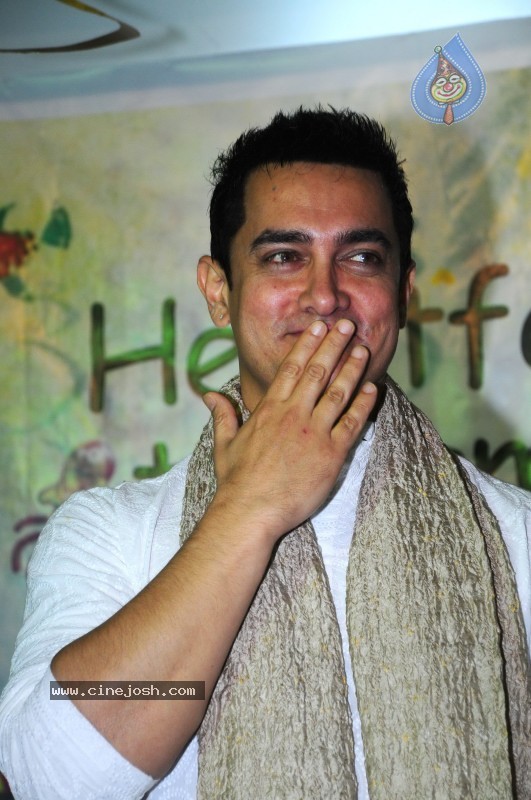 Aamir Khan At Seksaria School 50 Years Celebrations - 1 / 7 photos