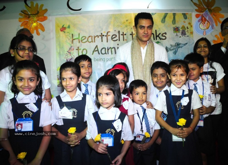 Aamir Khan At Seksaria School 50 Years Celebrations - 2 / 7 photos