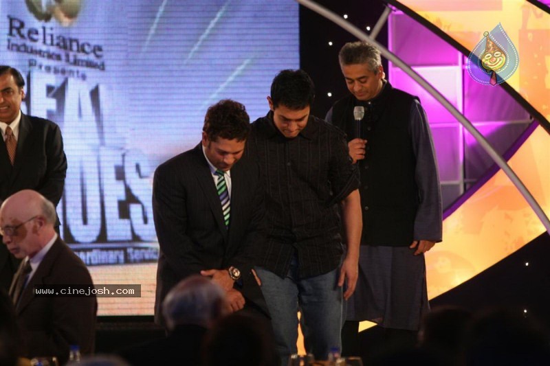 Aamir Khan, Sachin at Real Heroes Awards - 5 / 42 photos