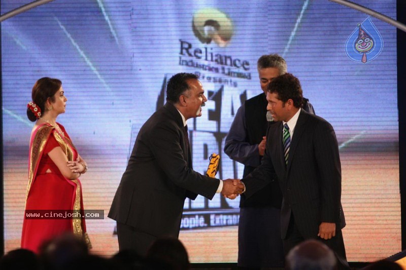 Aamir Khan, Sachin at Real Heroes Awards - 7 / 42 photos