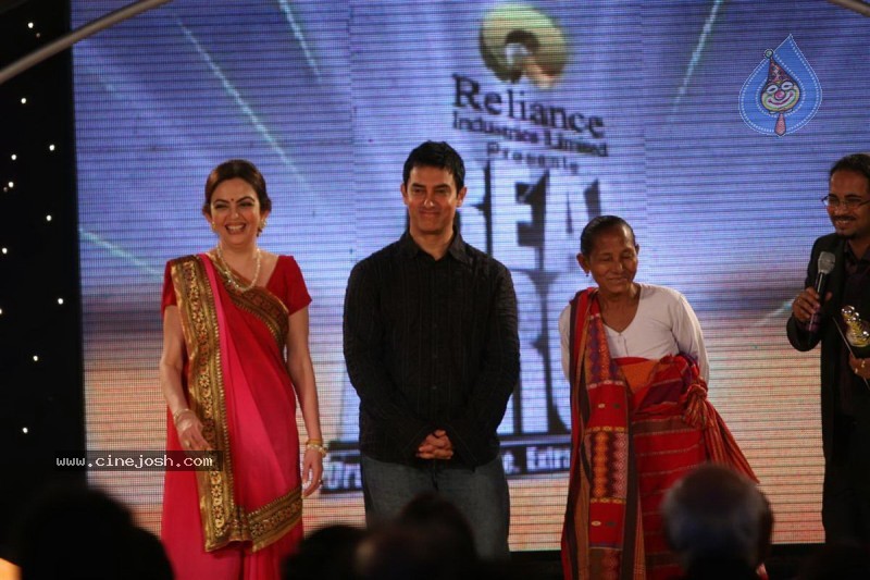 Aamir Khan, Sachin at Real Heroes Awards - 8 / 42 photos