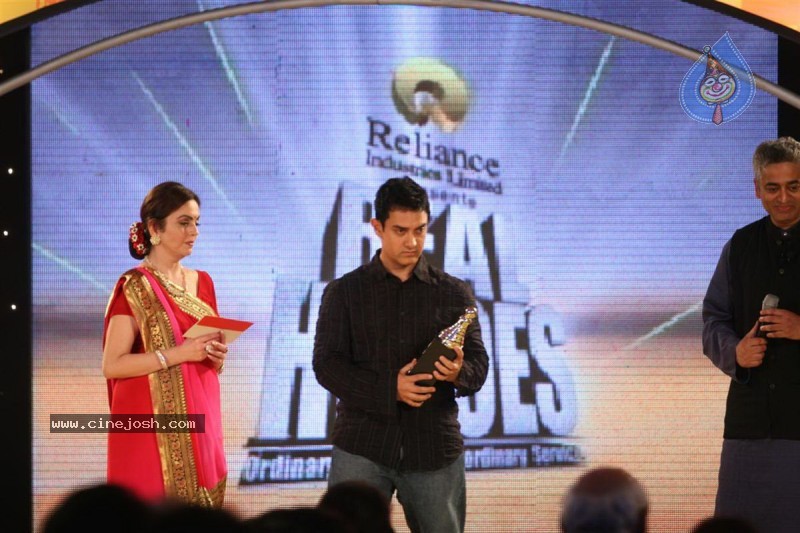 Aamir Khan, Sachin at Real Heroes Awards - 10 / 42 photos
