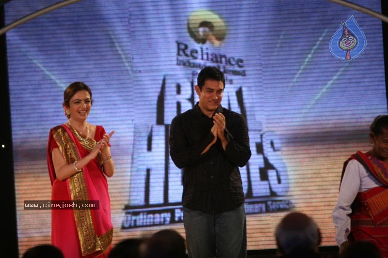 Aamir Khan, Sachin at Real Heroes Awards - 20 / 42 photos