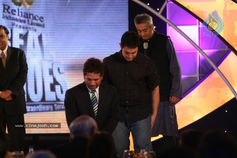 Aamir Khan, Sachin at Real Heroes Awards - 23 / 42 photos