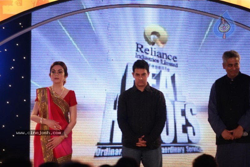 Aamir Khan, Sachin at Real Heroes Awards - 40 / 42 photos