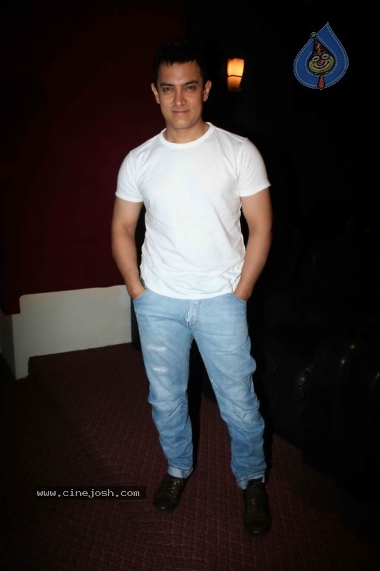 Aamir Khan unveils Peepli Live first look - 12 / 15 photos