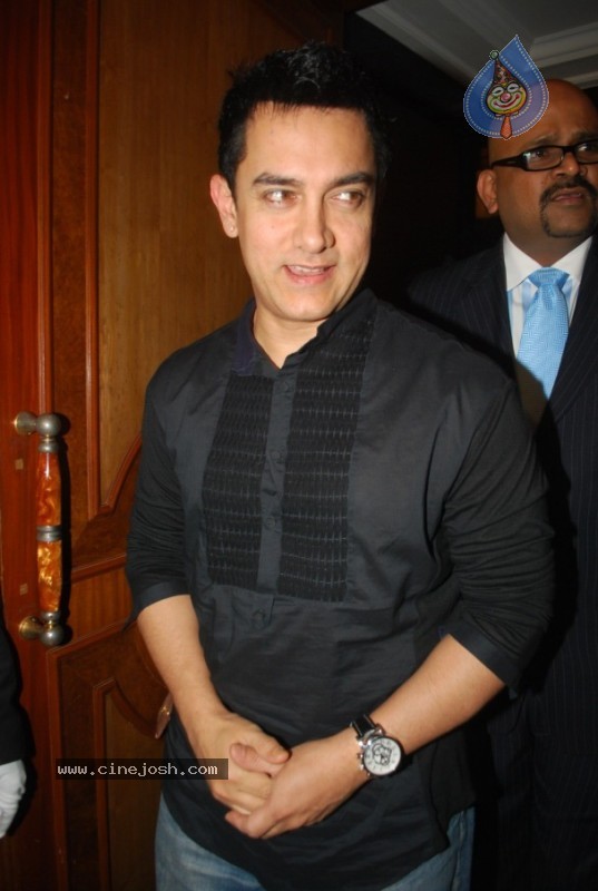 Aamir, Salman, Tabu At CID Gallentry Awards - 6 / 30 photos