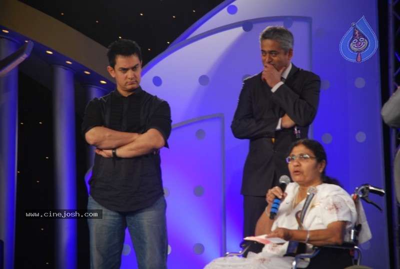 Aamir, Salman, Tabu At CID Gallentry Awards - 13 / 30 photos