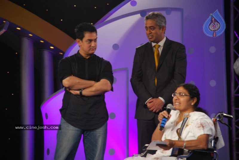 Aamir, Salman, Tabu At CID Gallentry Awards - 21 / 30 photos