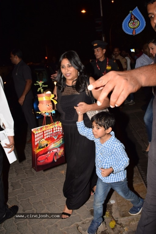 Aaradhya Bachchan's Birthday Party at Pratiksha - 20 / 32 photos