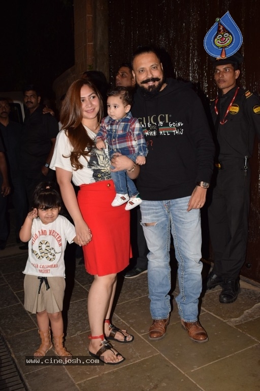 Aaradhya Bachchan's Birthday Party at Pratiksha - 24 / 32 photos