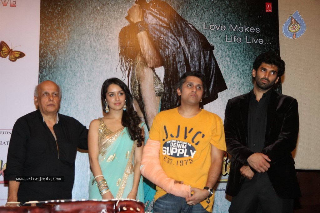 Aashiqui 2 First Look Launch - 17 / 75 photos