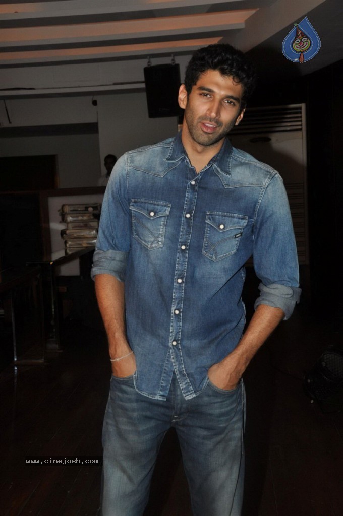 Aashiqui 2 Success Party - 11 / 43 photos