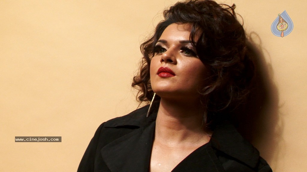 Aashka Goradia Photo Shoot - 19 / 19 photos