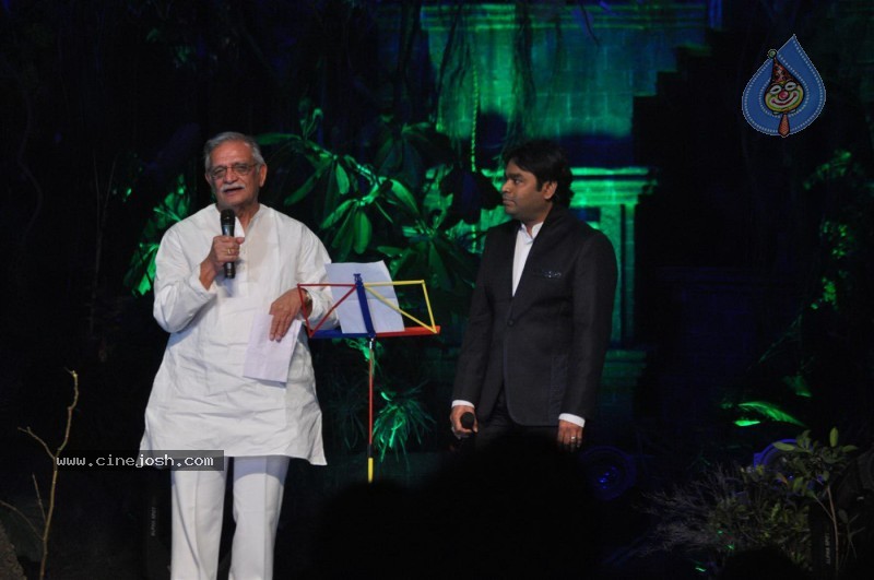 Abhishek,Aishwarya Rai,Vikram At Raavan Music launch - 4 / 53 photos