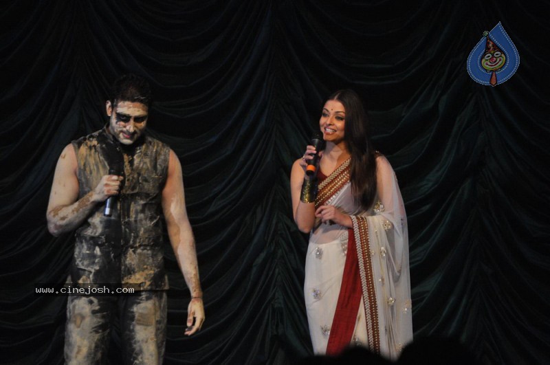 Abhishek,Aishwarya Rai,Vikram At Raavan Music launch - 6 / 53 photos