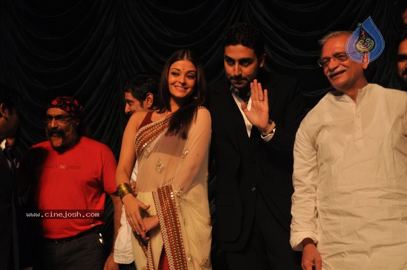 Abhishek,Aishwarya Rai,Vikram At Raavan Music launch - 35 / 53 photos